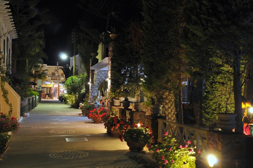 Polydefkis Hotel Kamári Екстериор снимка