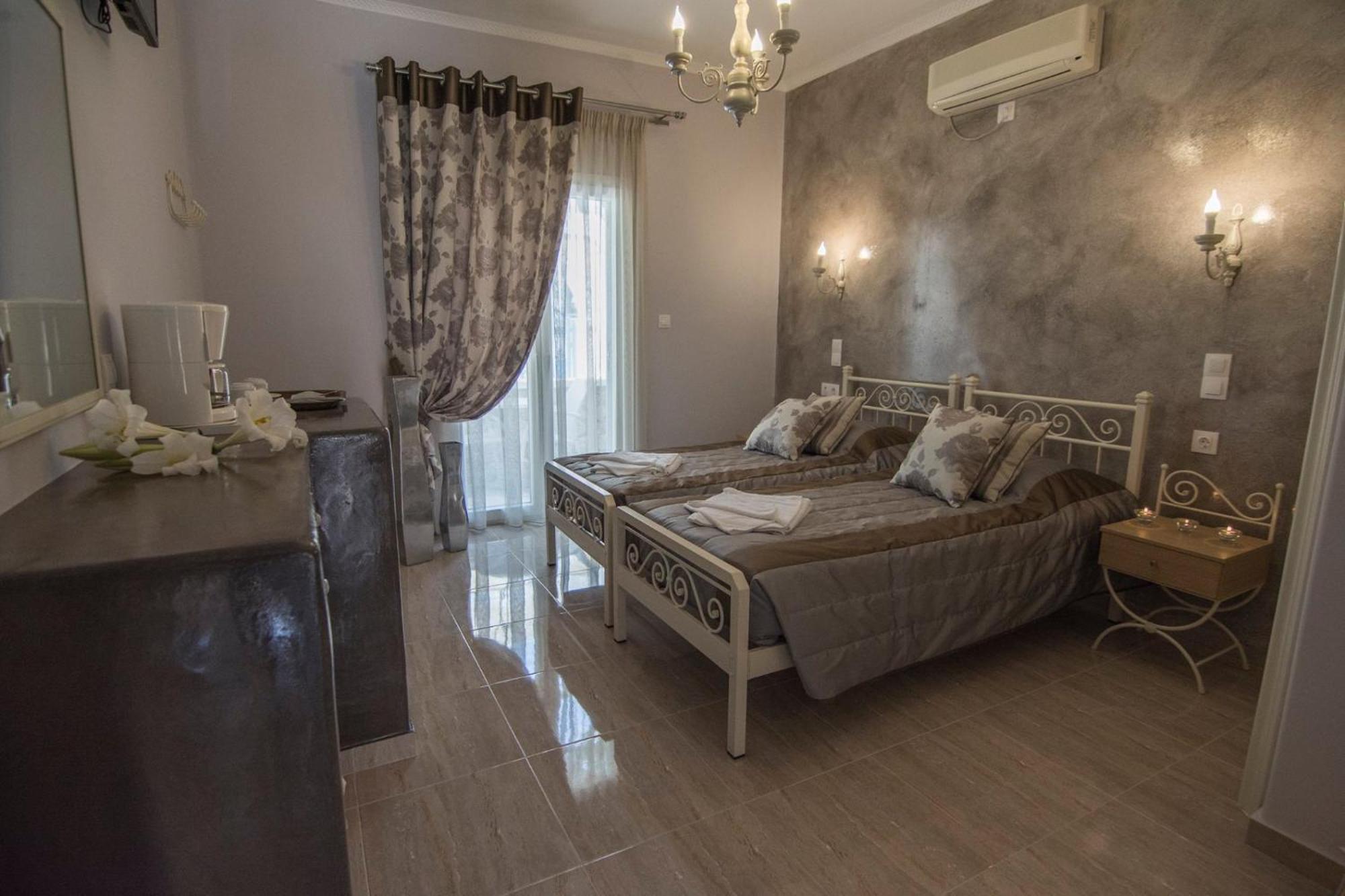 Polydefkis Hotel Kamári Екстериор снимка
