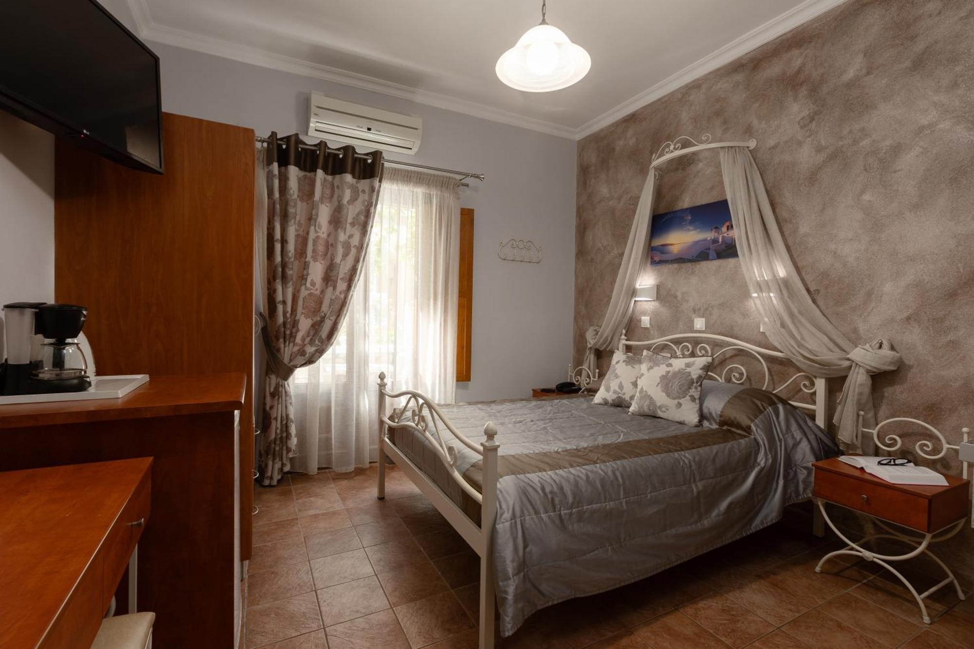 Polydefkis Hotel Kamári Екстериор снимка