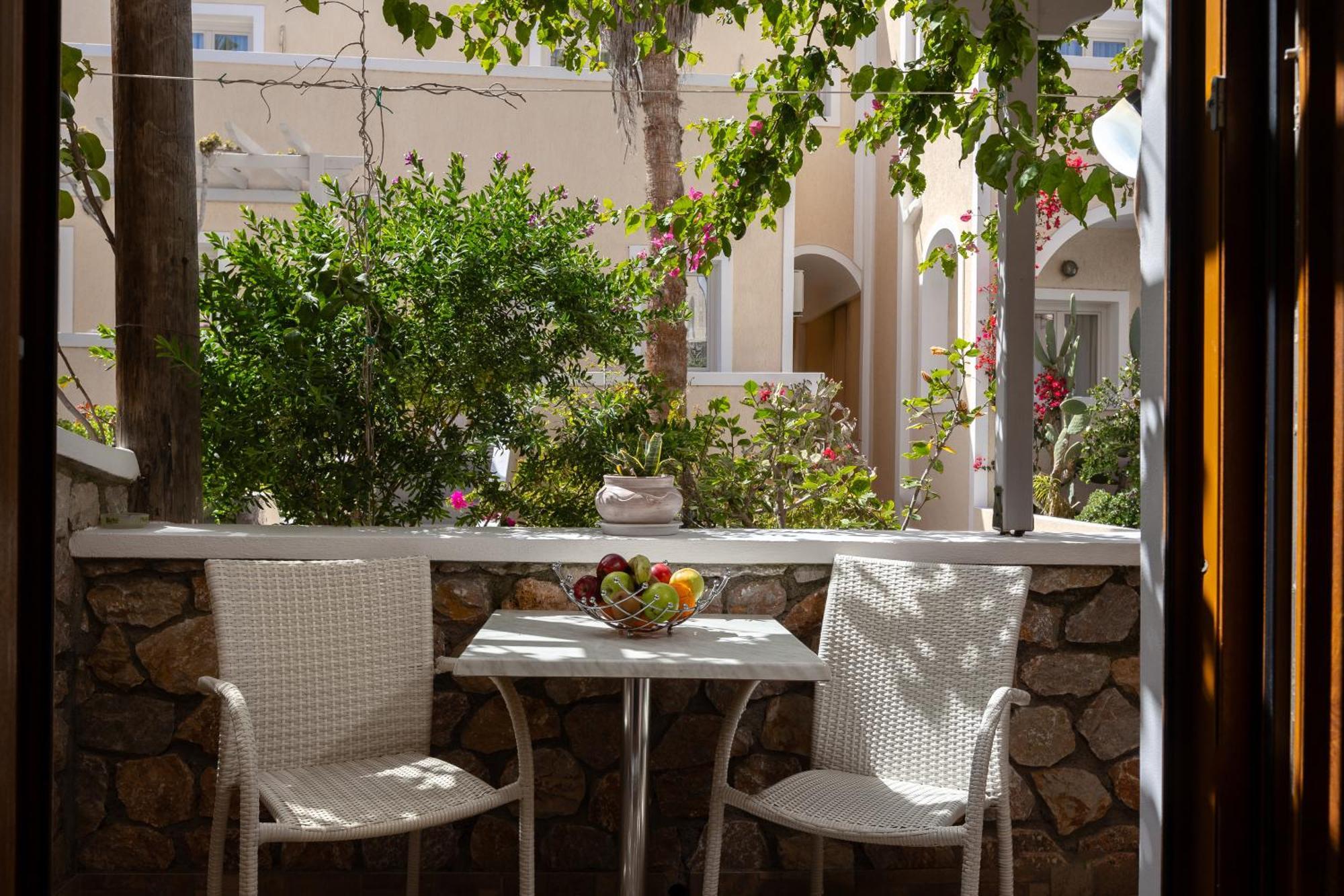 Polydefkis Hotel Kamári Екстериор снимка