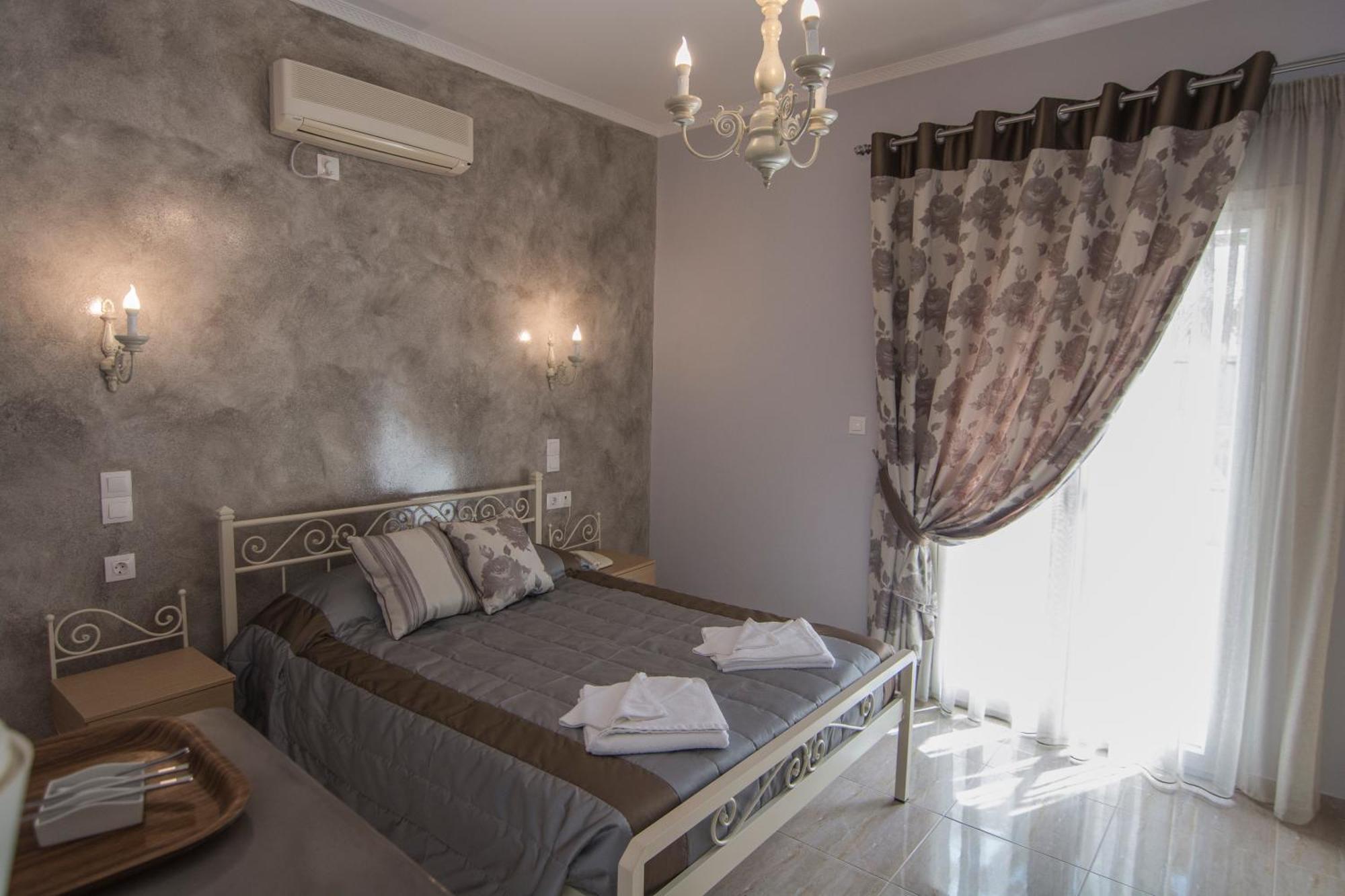 Polydefkis Hotel Kamári Екстериор снимка
