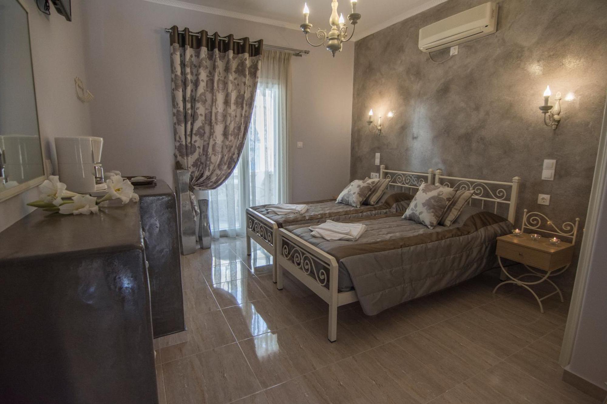 Polydefkis Hotel Kamári Екстериор снимка