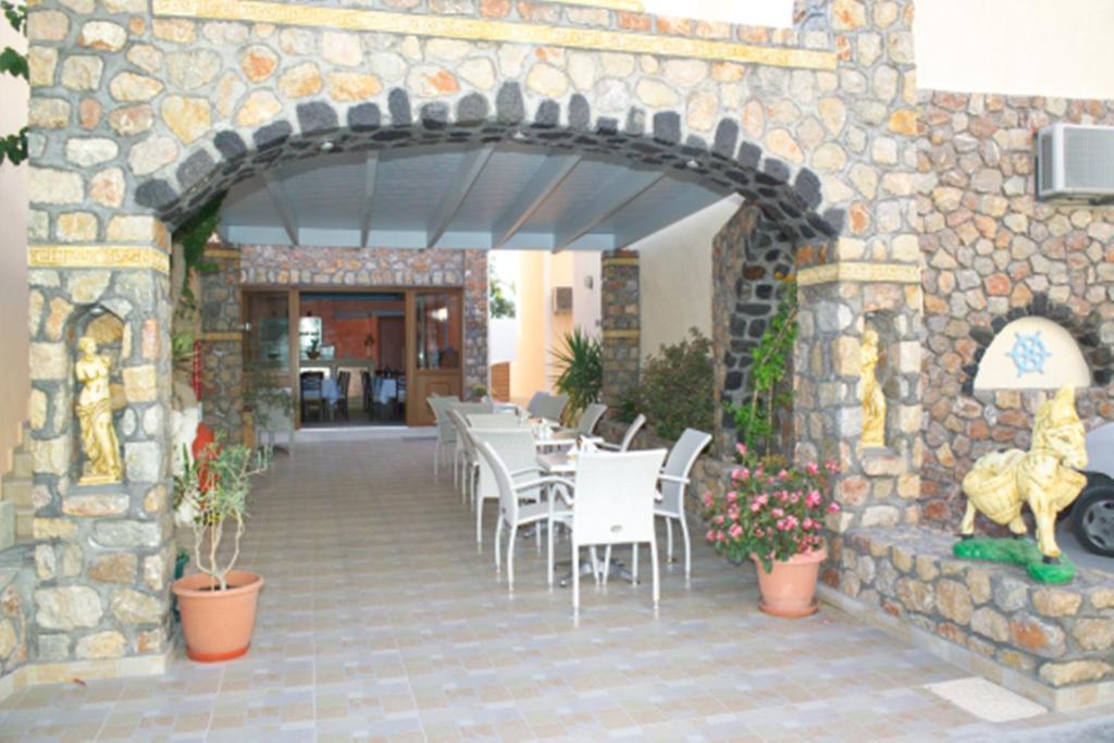 Polydefkis Hotel Kamári Екстериор снимка