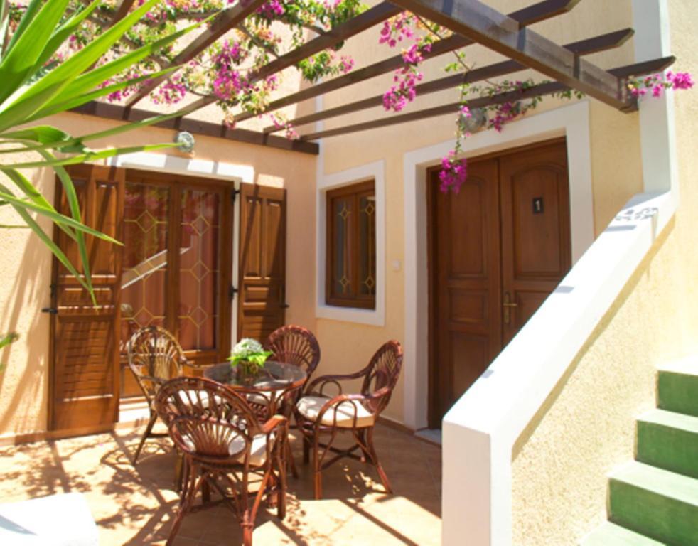 Polydefkis Hotel Kamári Екстериор снимка