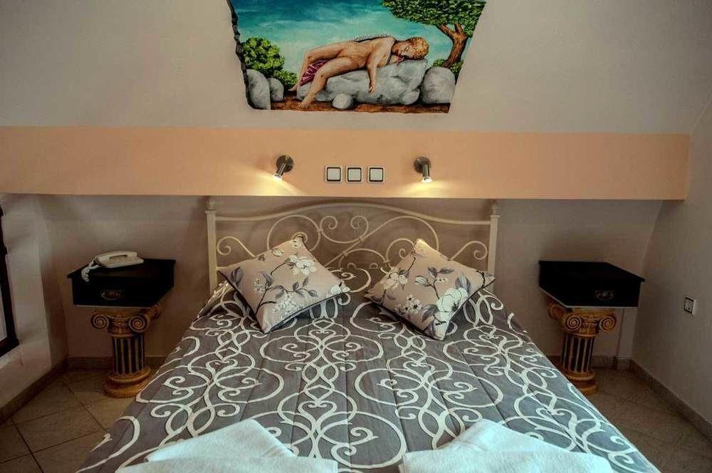 Polydefkis Hotel Kamári Екстериор снимка