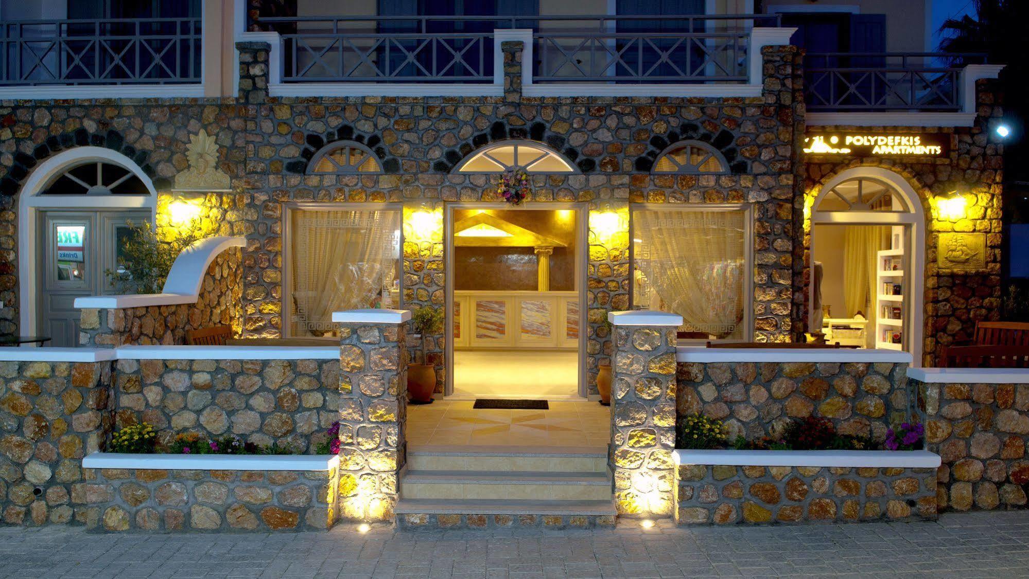 Polydefkis Hotel Kamári Екстериор снимка