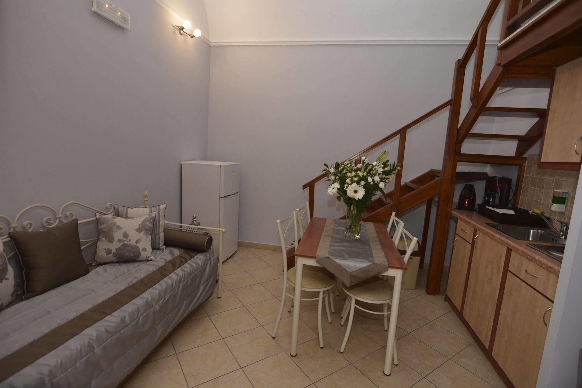 Polydefkis Hotel Kamári Екстериор снимка