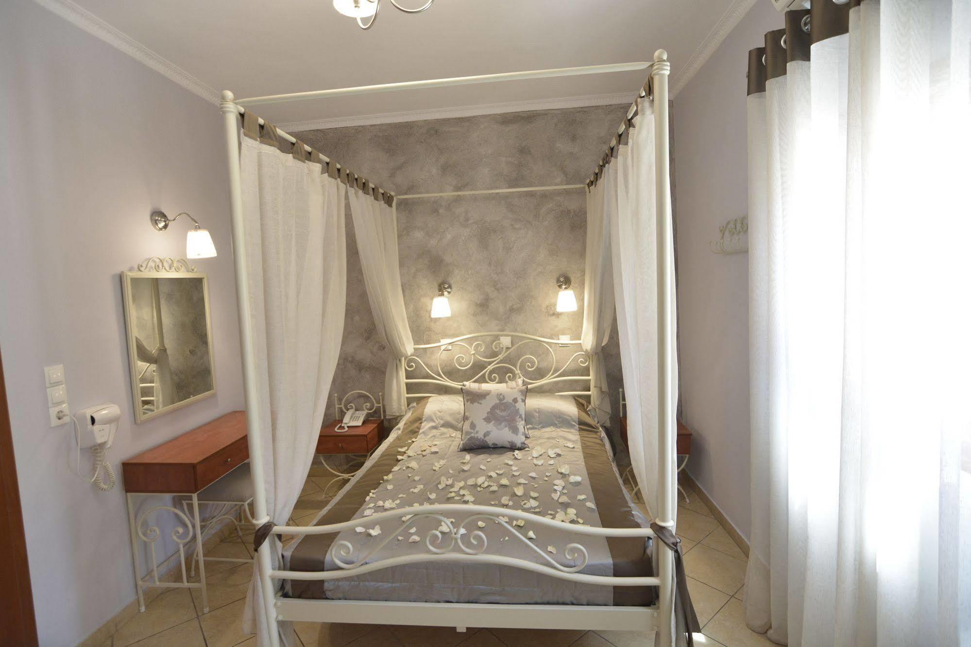 Polydefkis Hotel Kamári Екстериор снимка