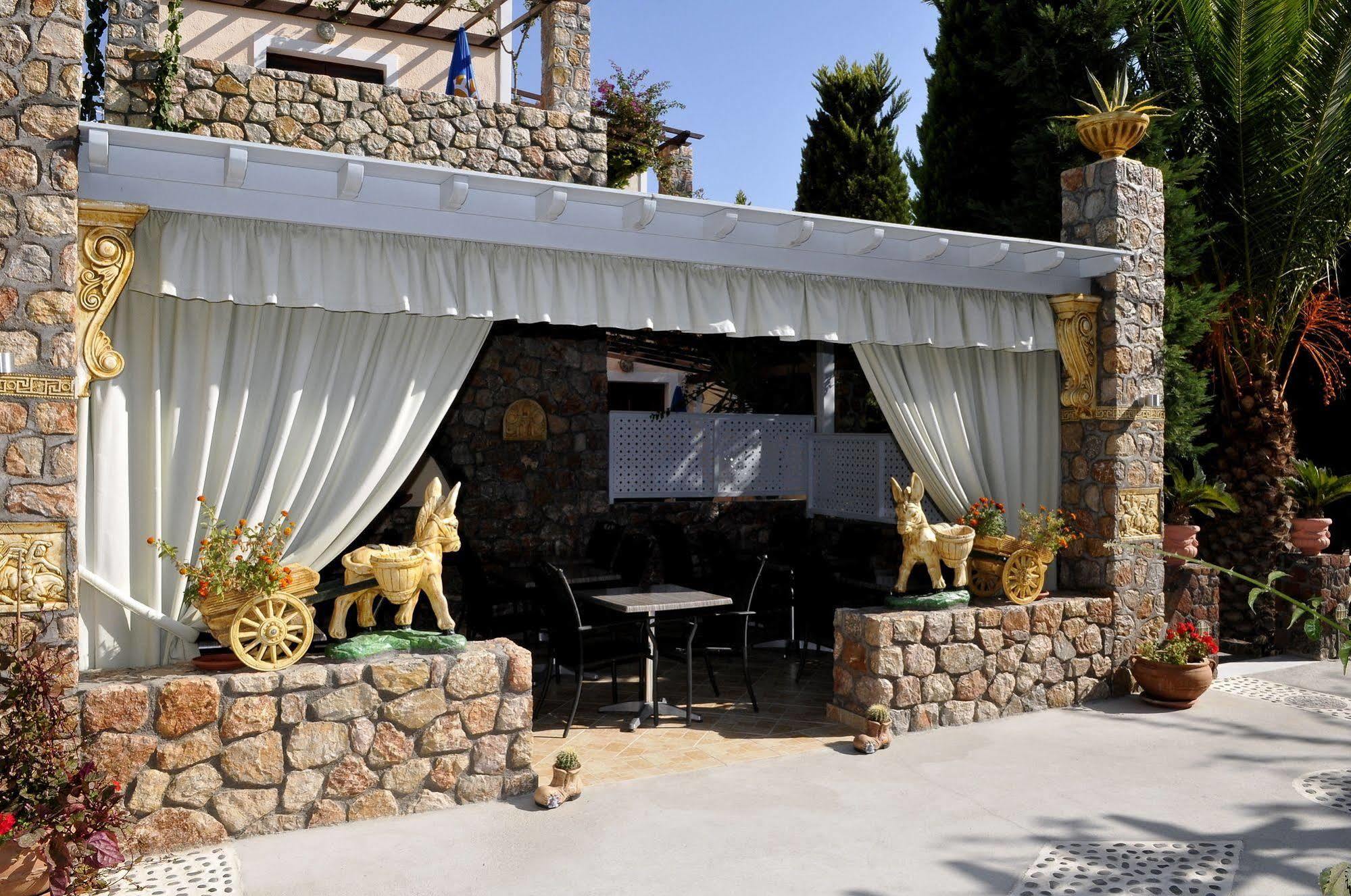 Polydefkis Hotel Kamári Екстериор снимка